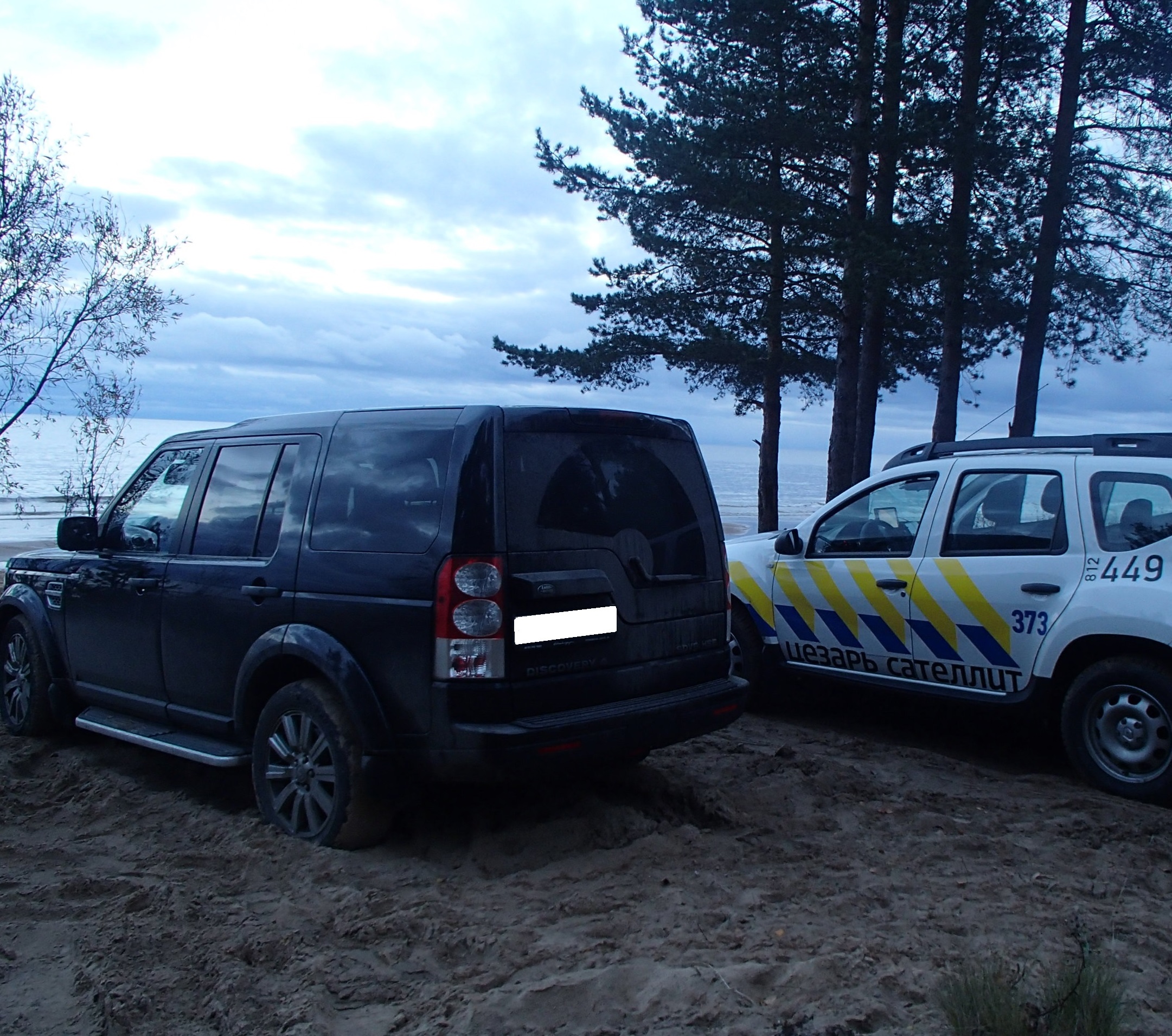 За ночь группа угонщиков похитила 3 автомобиля Land Rover Discovery. Найти по горячим следам удалось только один – тот, который был оборудован «Цезарь Сателлит». За ночь группа угонщиков похитила 3 автомобиля Land Rover Discovery. Найти по горячим следам удалось только один – тот, который был оборудован «Цезарь Сателлит».