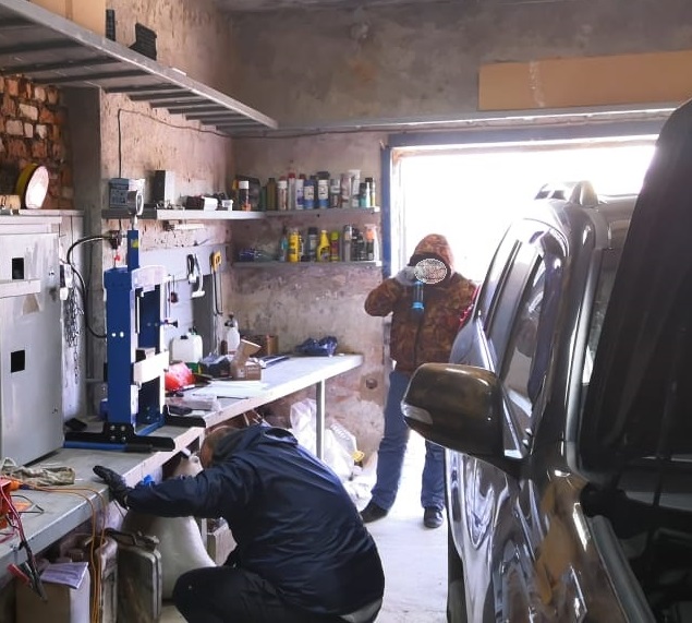 Обнаружена международная база по перебивке номеров угнанных автомобилей: специалисты «Цезарь Сателлит» совместно с милицией Республики Беларусь провели спецоперацию. Обнаружена международная база по перебивке номеров угнанных автомобилей: специалисты «Цезарь Сателлит» совместно с милицией Республики Беларусь провели спецоперацию.